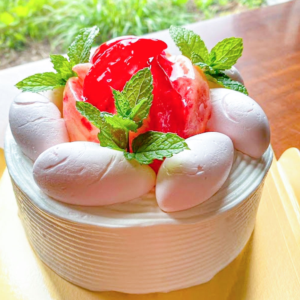 8月 桃のデコレーションケーキ