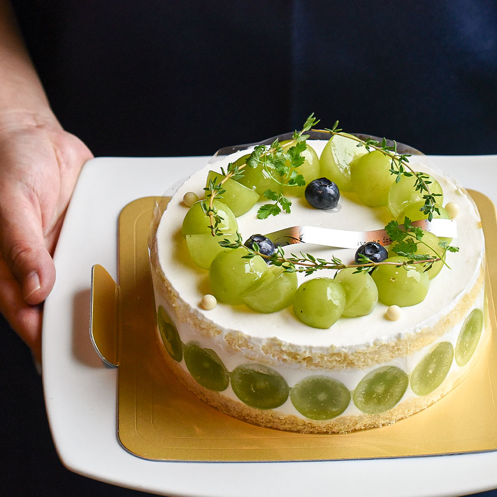 9月 シャインマスカットのケーキ